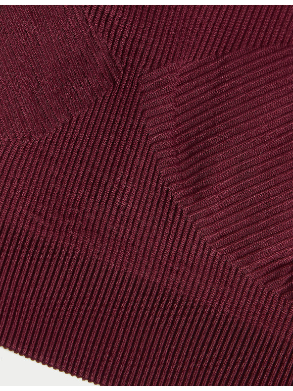 Marks & Spencer Stredne spevnená obojstranná bezšvová športová podprsenka Marks & Spencer červená