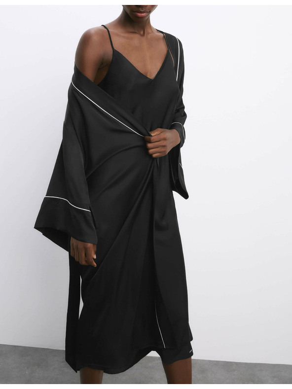 Marks & Spencer Saténová dlhá košieľka na ramienka Marks & Spencer čierna