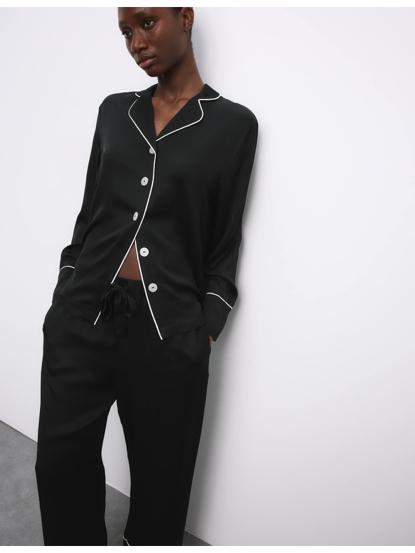 Marks & Spencer Saténová pyžamová súprava s chlopňami Marks & Spencer čierna