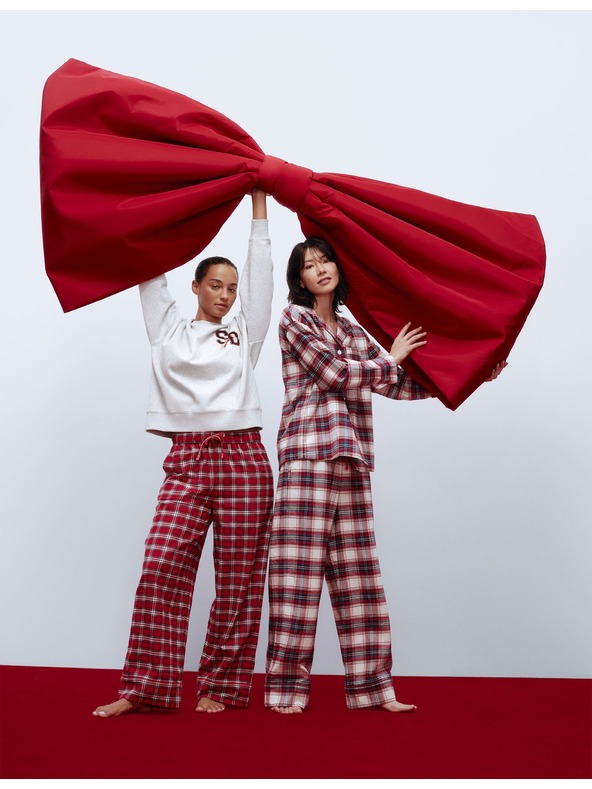 Marks & Spencer Rodinná vianočná pyžamová súprava s motívom Spencer Bear™ Marks & Spencer sivá