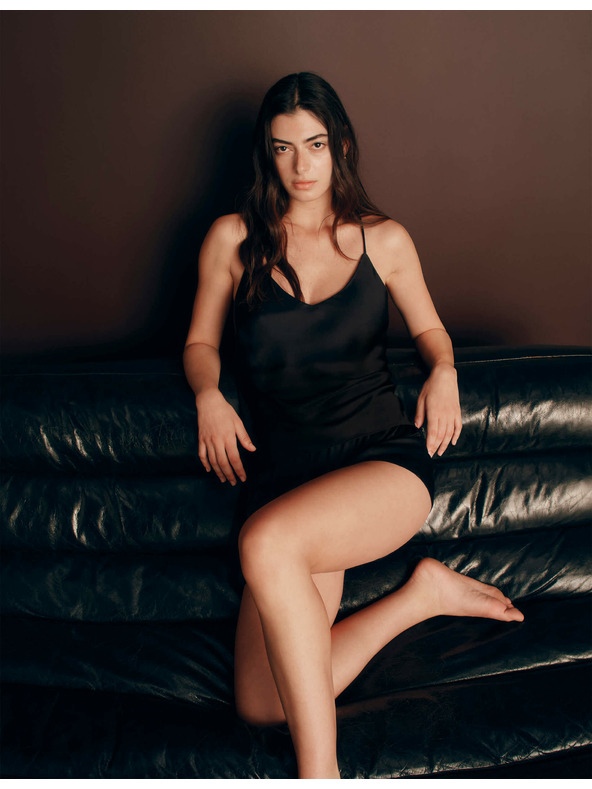 Marks & Spencer Saténová krátka pyžamová súprava s košieľkou a šortkami Marks & Spencer čierna