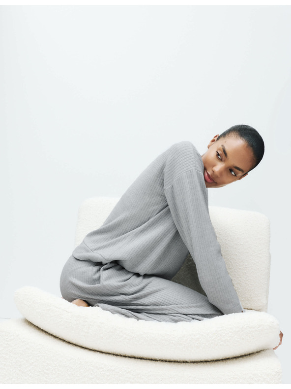 Marks & Spencer Rebrovaný pyžamový top s výstrihom ku krku a dlhými rukávmi Marks & Spencer sivá