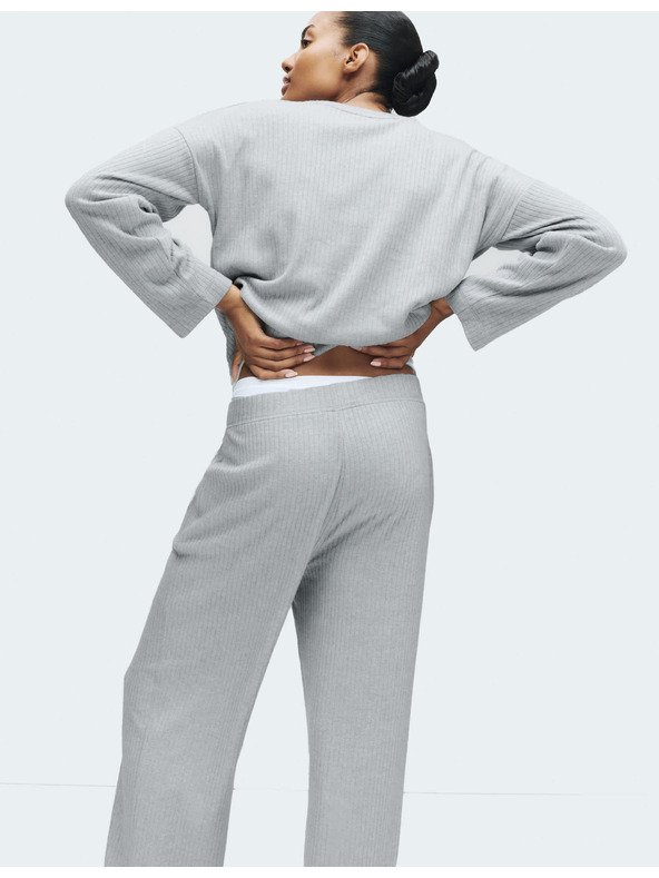 Marks & Spencer Rebrovaný pyžamový top s výstrihom ku krku a dlhými rukávmi Marks & Spencer sivá