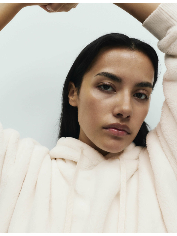 Marks & Spencer Domáca mikina s kožušinovým flísom a kapucňou Marks & Spencer smotanová