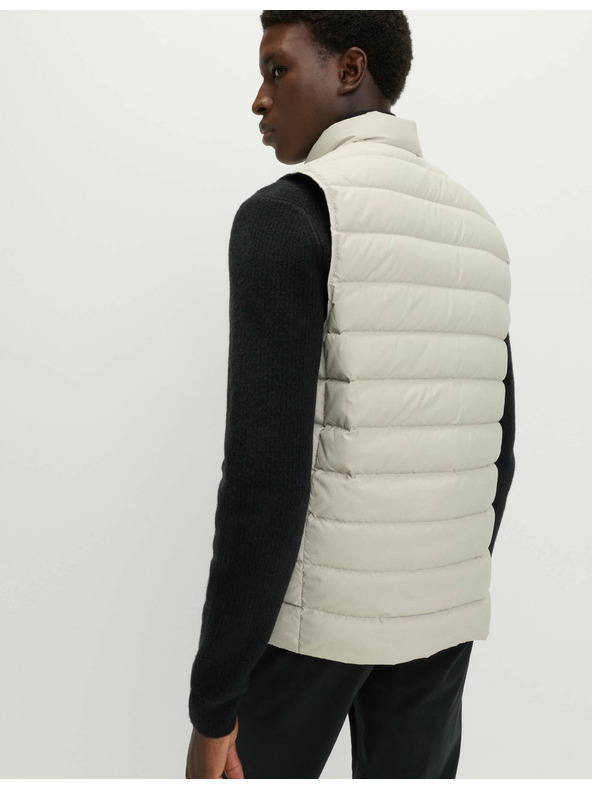 Marks & Spencer Ľahká vesta polstrovaná perím a prachovým perím Marks & Spencer béžová