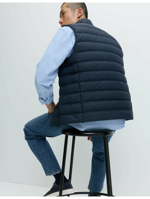 Marks & Spencer Ľahká vesta polstrovaná perím a prachovým perím Marks & Spencer námorná modrá