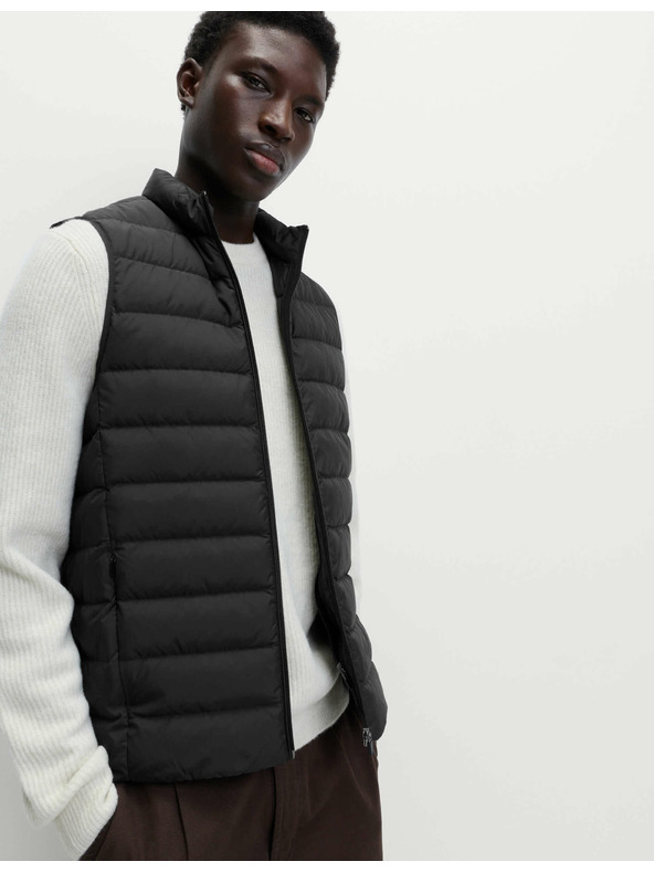 Marks & Spencer Ľahká vesta polstrovaná perím a prachovým perím Marks & Spencer čierna