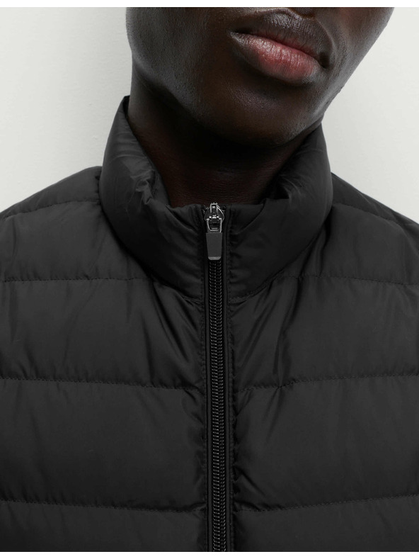 Marks & Spencer Ľahká vesta polstrovaná perím a prachovým perím Marks & Spencer čierna