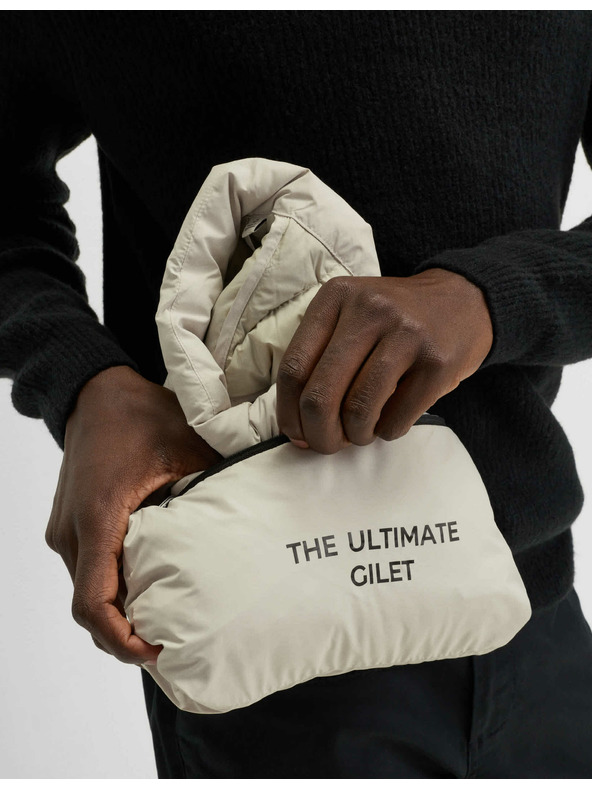 Marks & Spencer Ľahká vesta polstrovaná perím a prachovým perím Marks & Spencer čierna