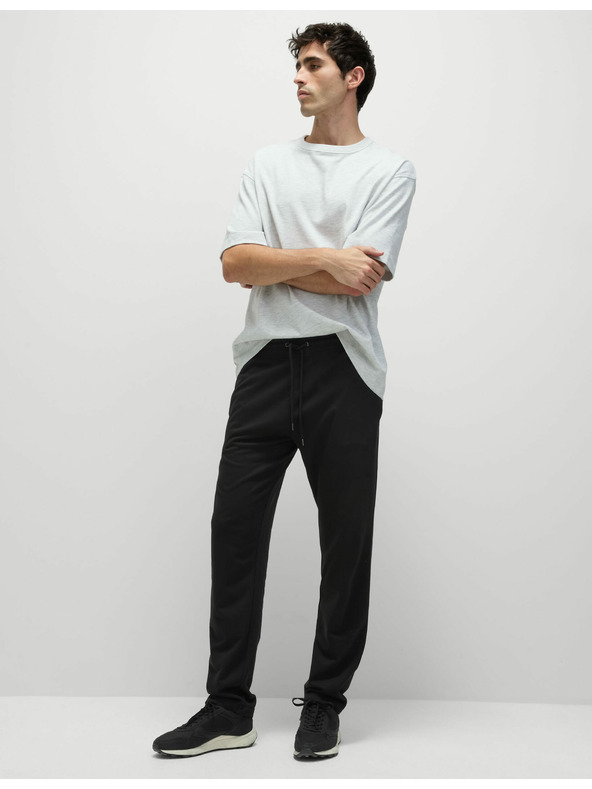 Marks & Spencer Tepláky s rovnými nohavicami, sťahovacou šnúrkou a vysokým podielom bavlny Marks & Spencer čierna