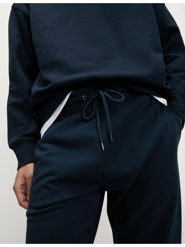 Marks & Spencer Tepláky s rovnými nohavicami, sťahovacou šnúrkou a vysokým podielom bavlny Marks & Spencer námorná modrá