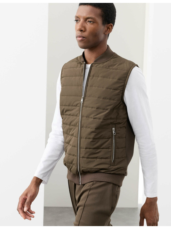 Marks & Spencer Prešívaná vesta so zapínaním na zips s technológiou Stormwear™ a s vysokým podielom bavlny Marks & Spencer zelená