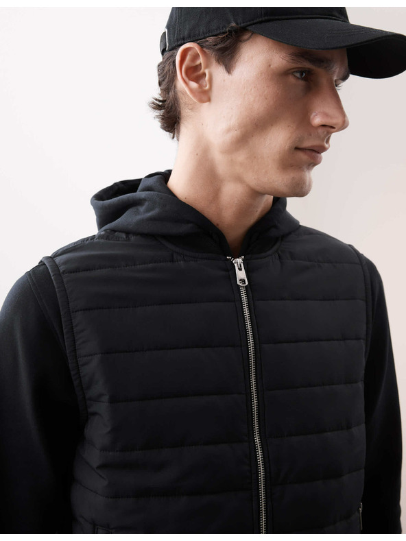 Marks & Spencer Prešívaná vesta so zapínaním na zips s technológiou Stormwear™ a s vysokým podielom bavlny Marks & Spencer čierna