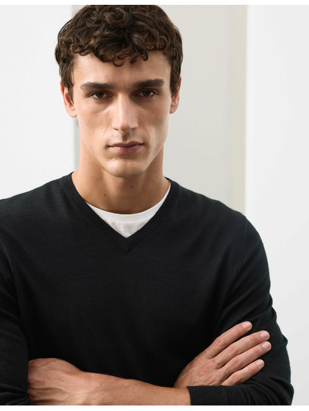 Marks & Spencer Sveter s výstrihom do V z čistej mimoriadne jemnej vlny merino Marks & Spencer čierna