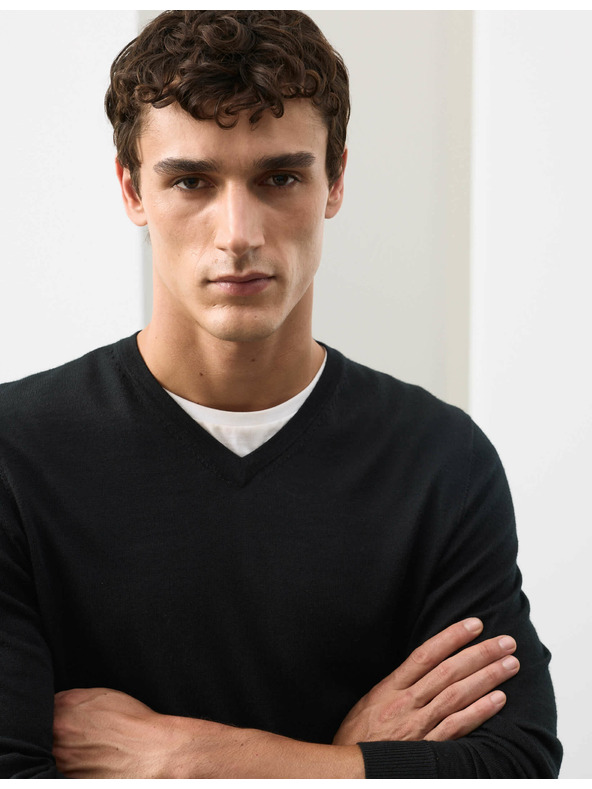 Marks & Spencer Sveter s výstrihom do V z čistej mimoriadne jemnej vlny merino Marks & Spencer čierna