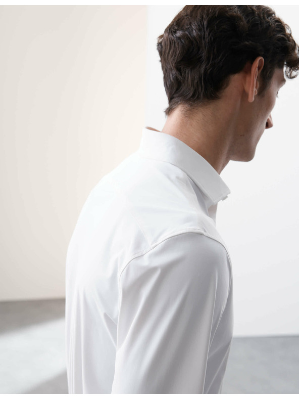 Marks & Spencer Strečová funkčná košeľa projatého strihu Marks & Spencer biela