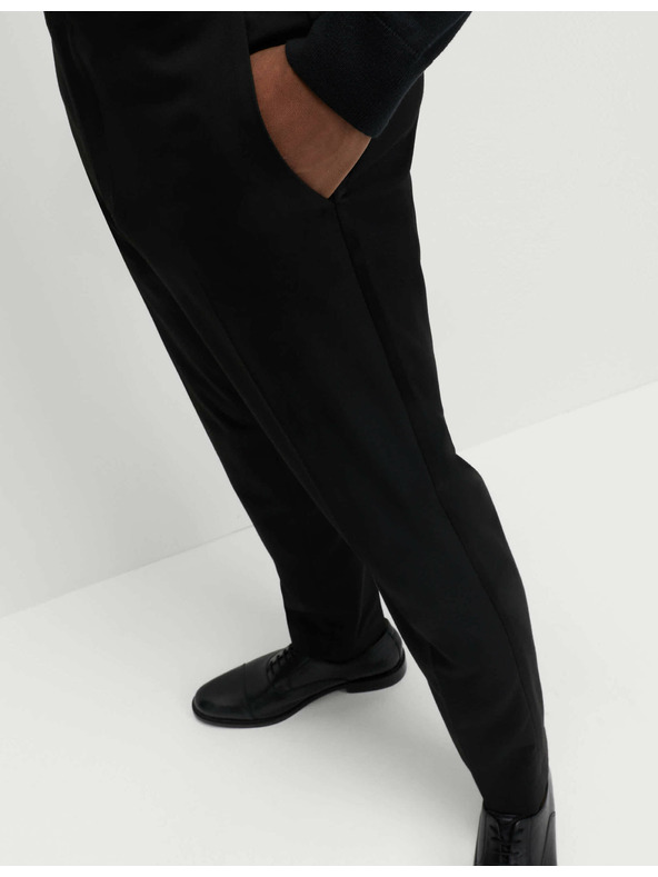 Marks & Spencer Smokingové nohavice úzkeho strihu s elastanom Marks & Spencer čierna