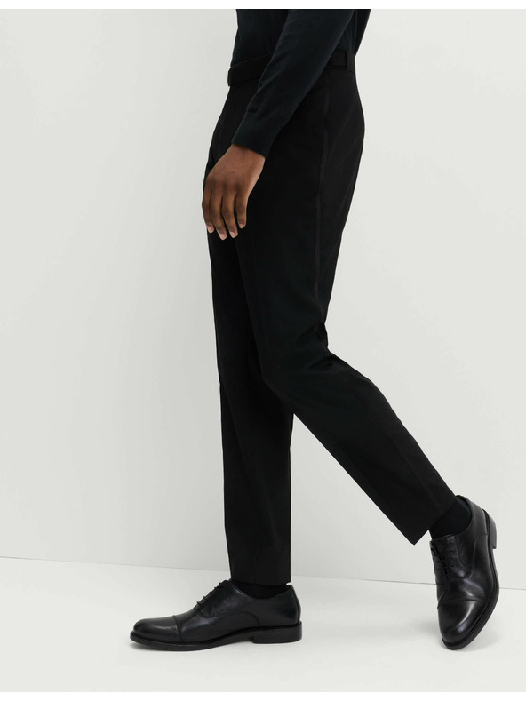 Marks & Spencer Smokingové nohavice úzkeho strihu s elastanom Marks & Spencer čierna