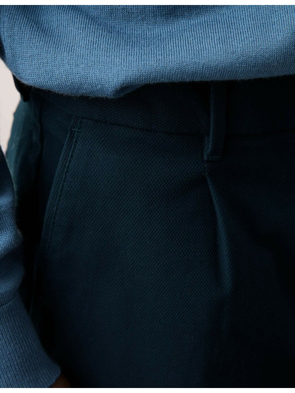 Marks & Spencer Štruktúrované chino nohavice klasického strihu so skladmi Marks & Spencer námorná modrá