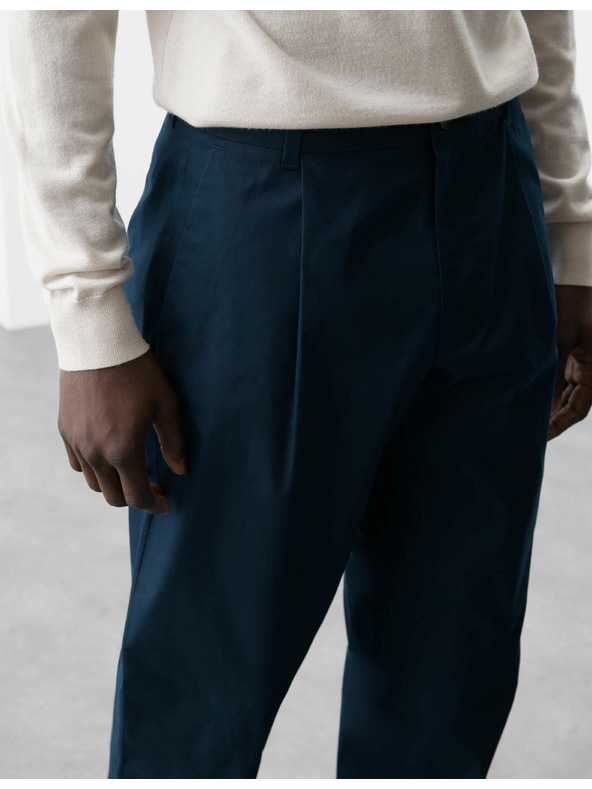 Marks & Spencer Super ľahké chino nohavice, mierne zúžený strih Marks & Spencer námorná modrá