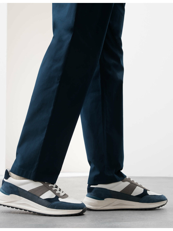 Marks & Spencer Super ľahké chino nohavice, mierne zúžený strih Marks & Spencer námorná modrá