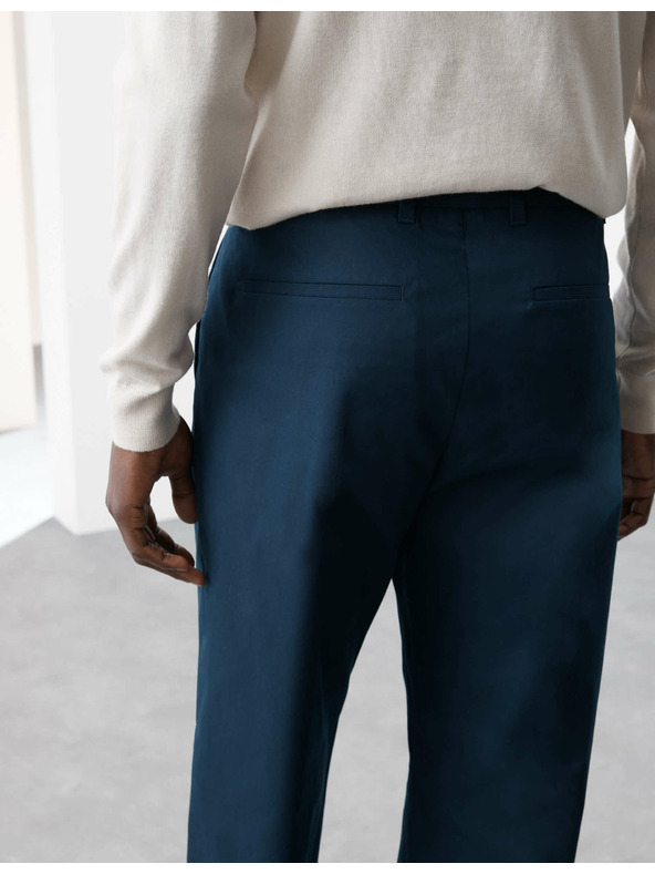 Marks & Spencer Super ľahké chino nohavice, mierne zúžený strih Marks & Spencer námorná modrá