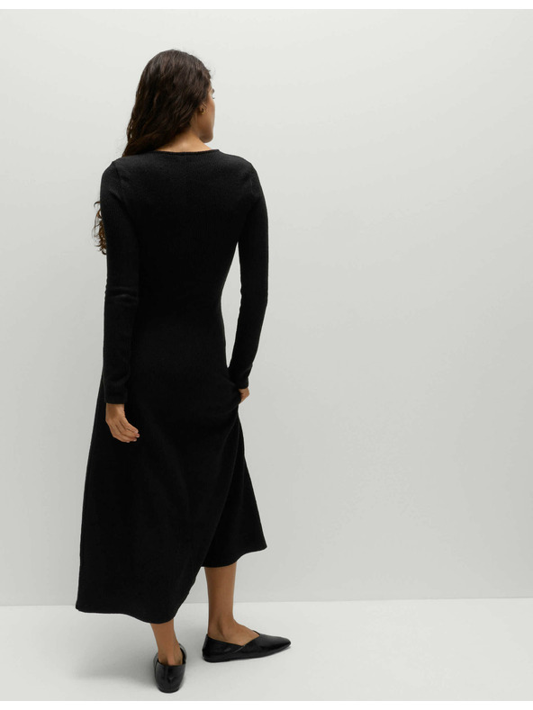 Marks & Spencer Pletené kolové šaty s guľatým výstrihom Marks & Spencer čierna