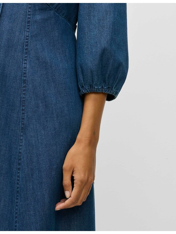 Marks & Spencer Džínsové neformálne midi šaty s výstrihom do V, zvýrazneným pásom a viazačkou Marks & Spencer námorná modrá