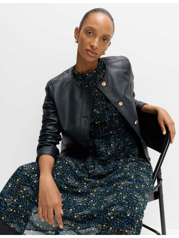 Marks & Spencer Kvetované nabierané midaxi šaty so zvýrazneným pásom a riasením Marks & Spencer čierna