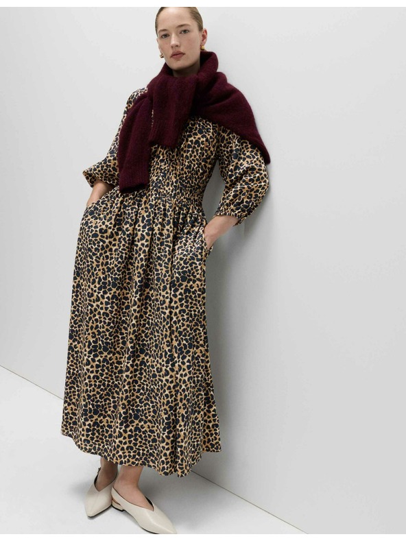 Marks & Spencer Midi šaty so zvýrazneným pásom, riasením, výstrihom do V a zvieracou potlačou Marks & Spencer béžová