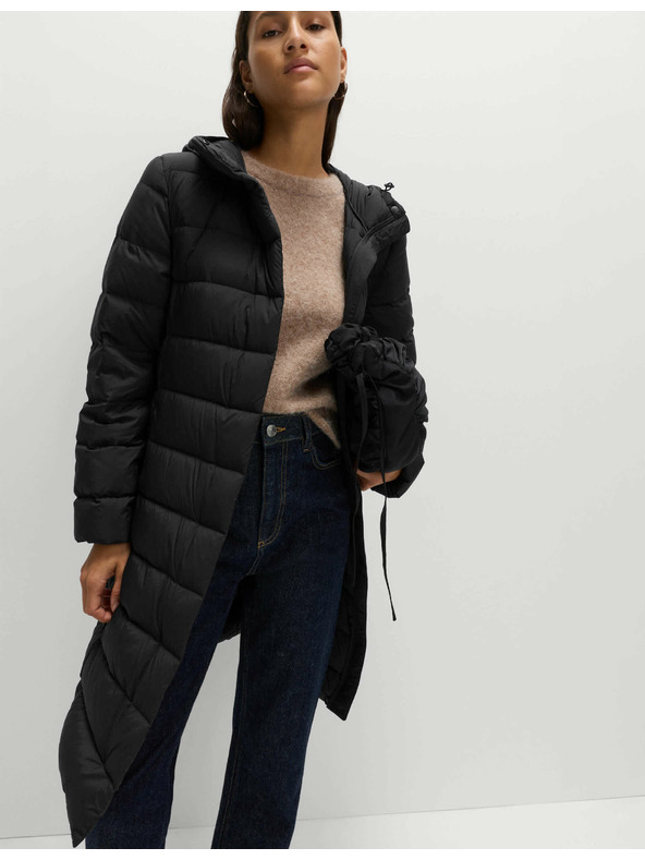Marks & Spencer Prikrývkový povlak z peria a prachovej perie s kapucňou Marks & Spencer čierna