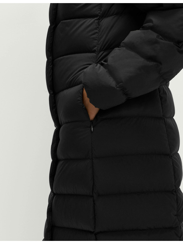Marks & Spencer Prikrývkový povlak z peria a prachovej perie s kapucňou Marks & Spencer čierna