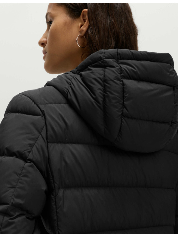 Marks & Spencer Prikrývkový povlak z peria a prachovej perie s kapucňou Marks & Spencer čierna