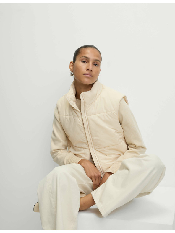 Marks & Spencer Krátka prešívaná vesta s technológiou Thermowarmth™ Marks & Spencer béžová