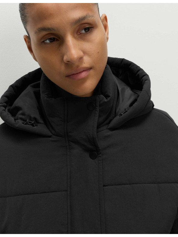 Marks & Spencer Prešívaná bunda s kapucňou s technológiou Thermowarmth™ Marks & Spencer čierna