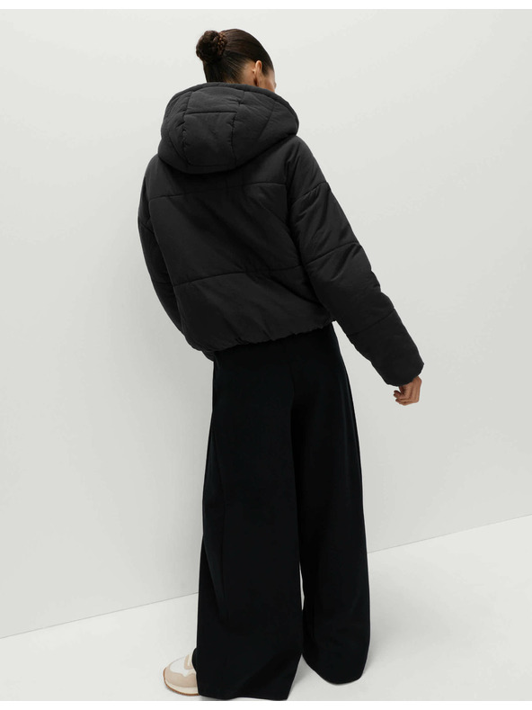 Marks & Spencer Prešívaná bunda s kapucňou s technológiou Thermowarmth™ Marks & Spencer čierna