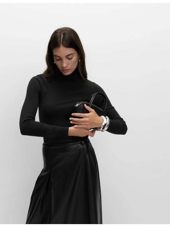 Marks & Spencer Žebrovaný top s vysokým golierom a vysokým podielom bavlny Marks & Spencer čierna