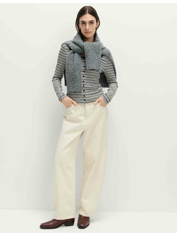 Marks & Spencer Top s oválnym výstrihom, rozhalenkou a vysokým podielom bavlny Marks & Spencer čierna