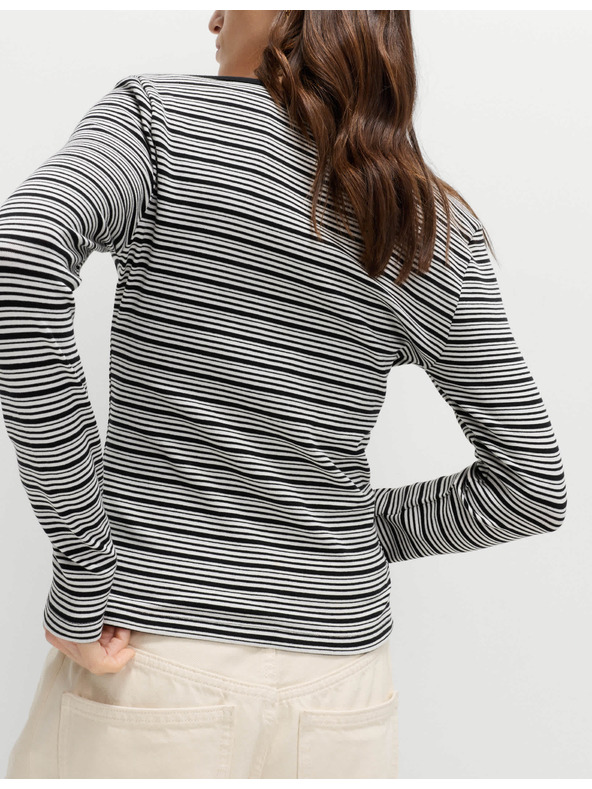 Marks & Spencer Top s oválnym výstrihom, rozhalenkou a vysokým podielom bavlny Marks & Spencer čierna