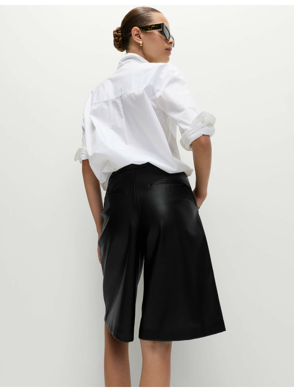 Marks & Spencer Vysoké nohavice z umelej kože Bermúdy s pásom Marks & Spencer čierna