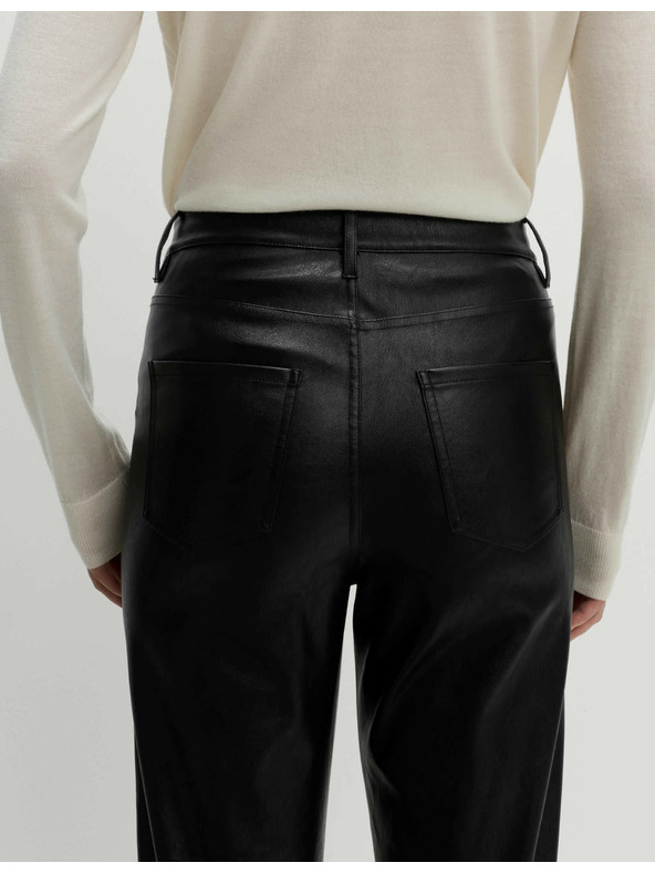 Marks & Spencer Nohavice z umelej kože s rovnými nohavicami Marks & Spencer čierna