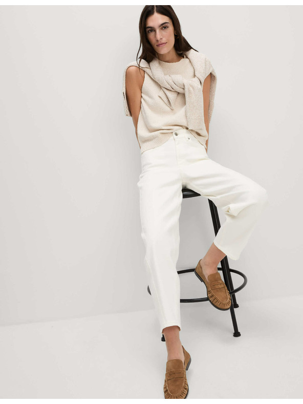 Marks & Spencer Džínsy s nohavicami mrkvového strihu ku člnkom a vysokým pásom Marks & Spencer smotanová