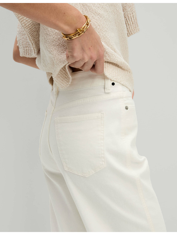 Marks & Spencer Džínsy s nohavicami mrkvového strihu ku člnkom a vysokým pásom Marks & Spencer smotanová