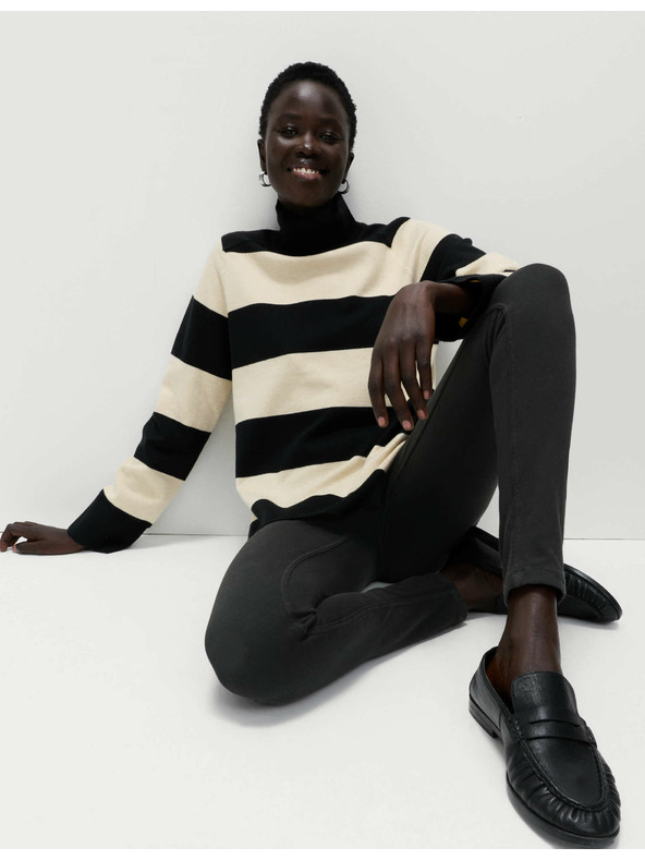 Marks & Spencer Džegíny s vysokým pásom Marks & Spencer čierne