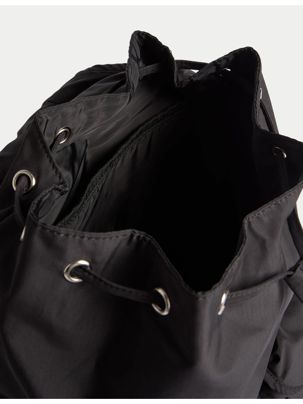 Marks & Spencer Batoh so stahovacou šnúrkou a viacerými vreckami Marks & Spencer čierna