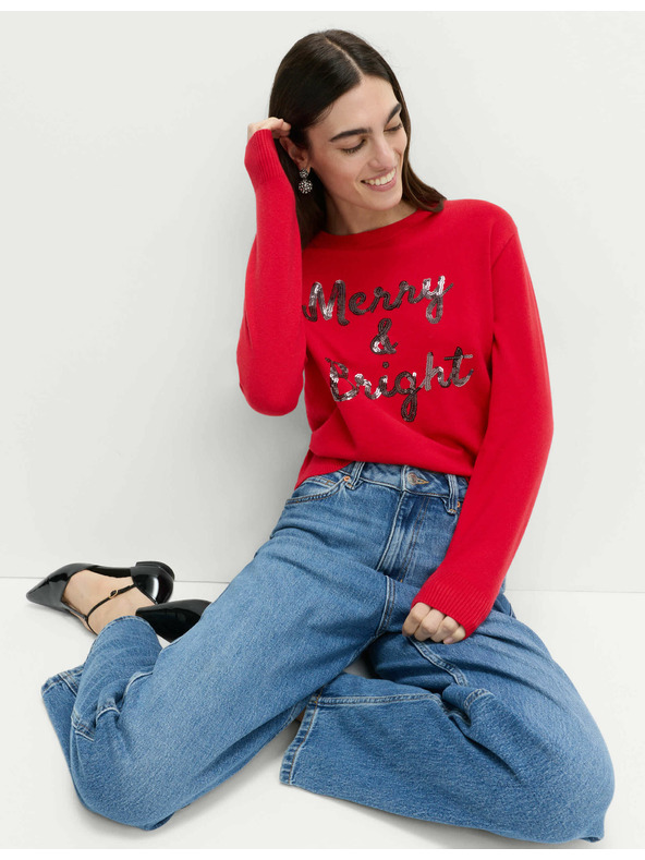 Marks & Spencer Sveter zo vzdušnej príze s výstrihom ku krku a flitrovaným nápisom Marks & Spencer červená