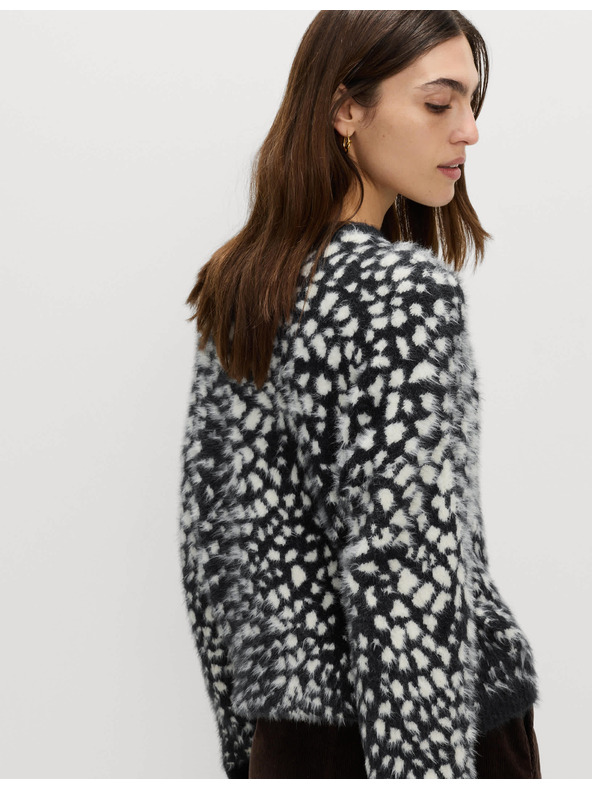Marks & Spencer Voľný sveter s výstrihom ku krku so zvieracím vzorom Marks & Spencer čierna