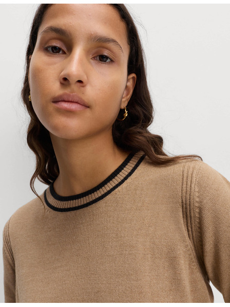 Marks & Spencer Mimoriadne mäkký sveter s výstrihom ku krku a kontrastnými lemami Marks & Spencer hnedá