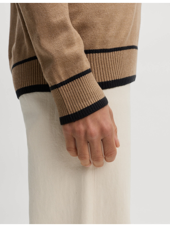 Marks & Spencer Mimoriadne mäkký sveter s výstrihom ku krku a kontrastnými lemami Marks & Spencer hnedá