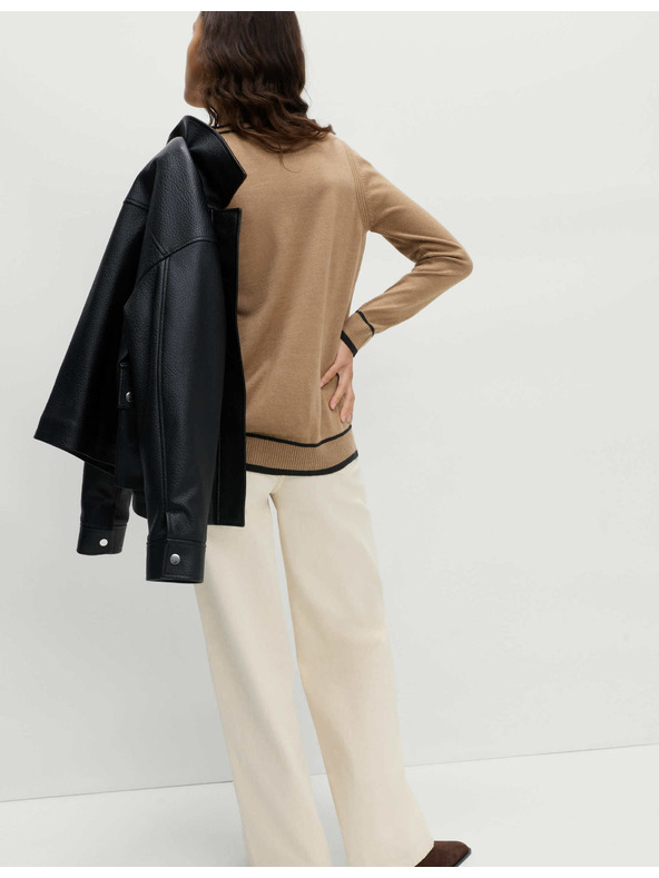 Marks & Spencer Mimoriadne mäkký sveter s výstrihom ku krku a kontrastnými lemami Marks & Spencer hnedá